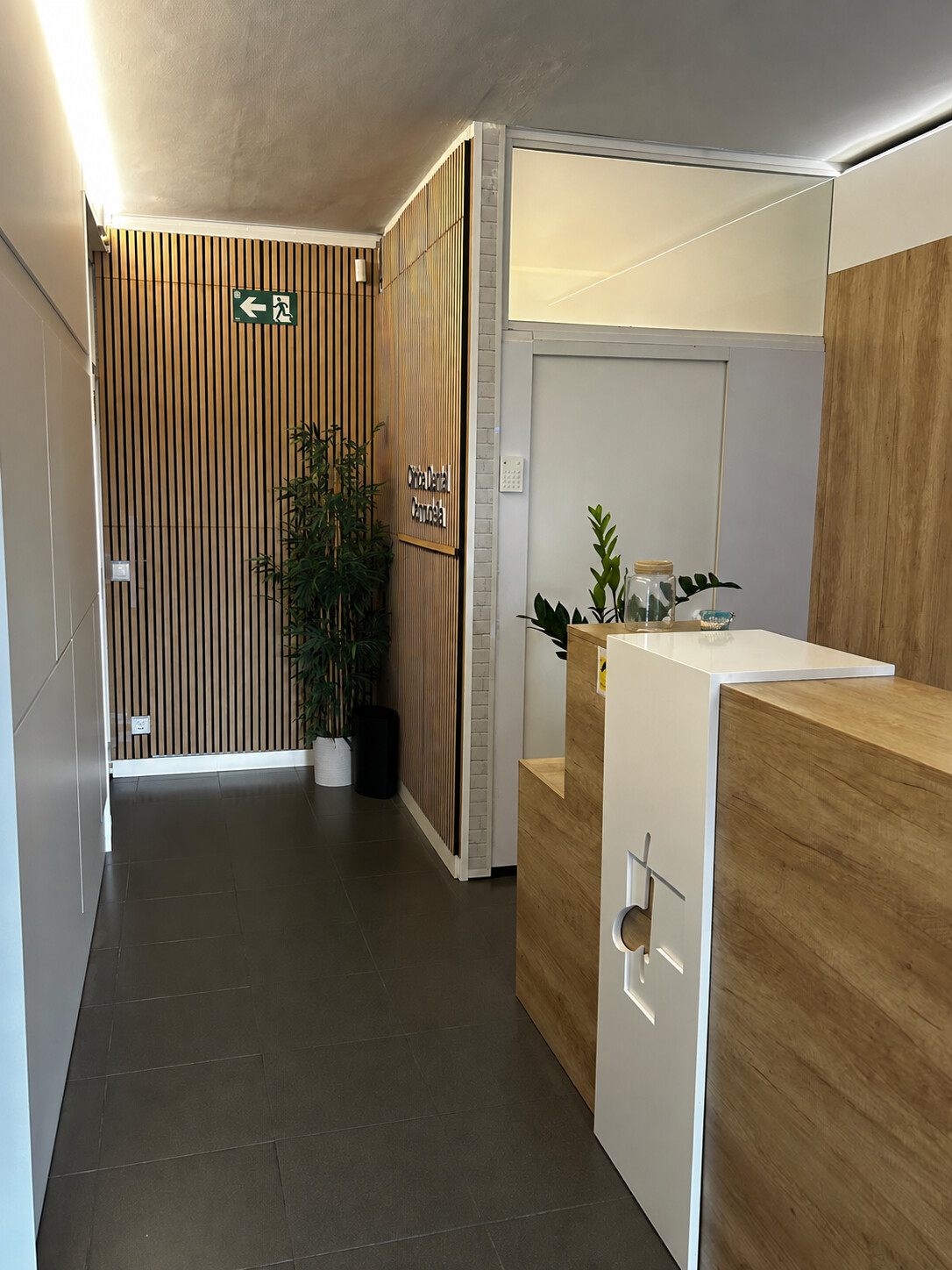 Recepció renovada de la Clínica Dental Cornudella